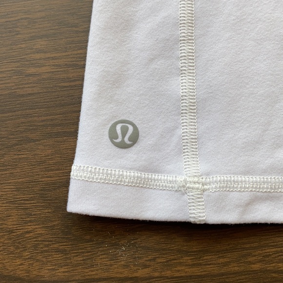 Lululemon size 4 racer back with built in bra - Picture 3 of 9